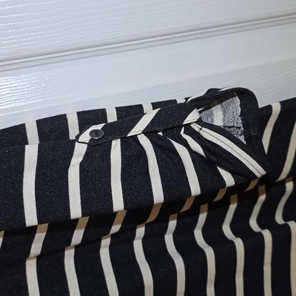 T by Talbots Casual B/W Striped shift dress with exposed red zipper - Picture 2 of 9